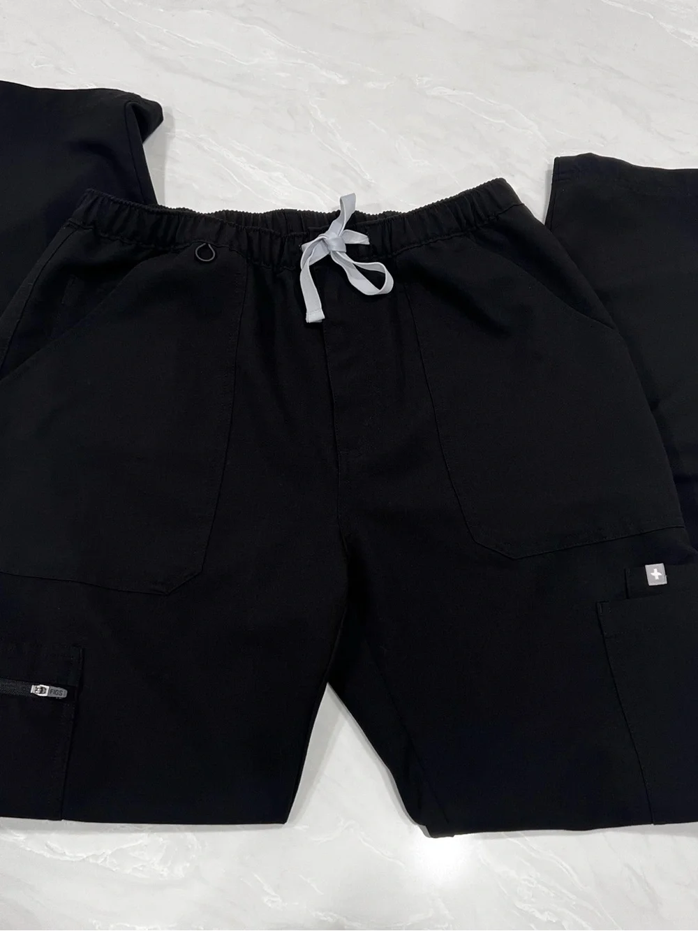 FIGS Cairo Cargo Black Scrub Pants Men’s Size M Zipper Fly Button Nine Pockets